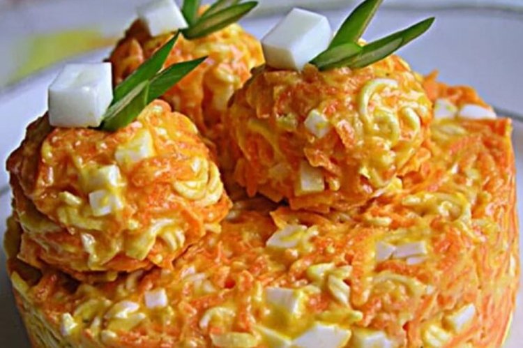Instant Noodle Salad with Carrots