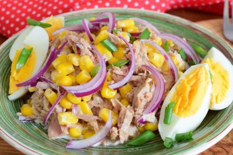 Tuna, Corn, and Red Onion Salad