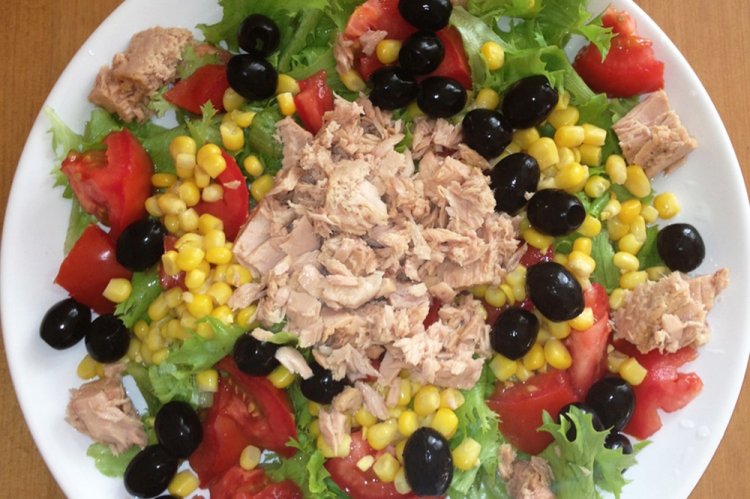 Tuna, Olives, and Corn Salad