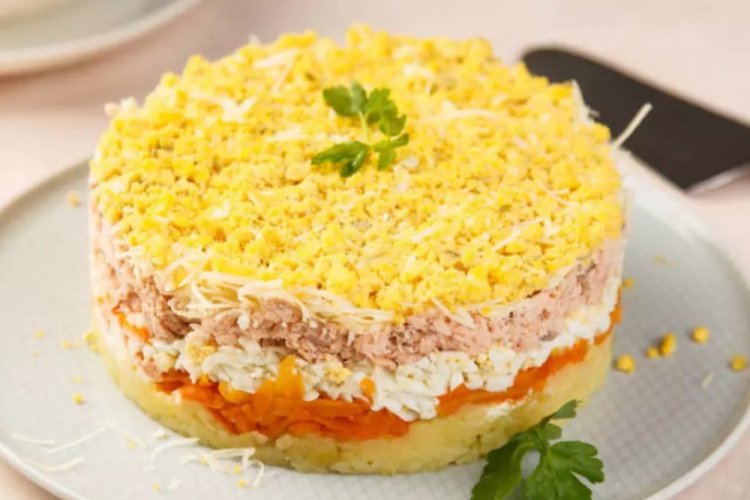 Ensalada Mimosa con pescado ahumado