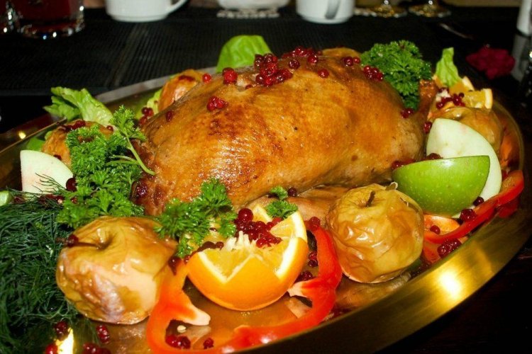 Duck with Fruit in Wine