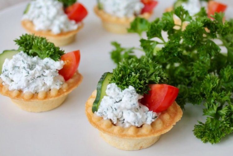 Tartlets with Vegetables and Feta
