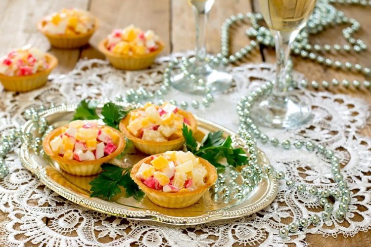 Tartlets with Crab Sticks and Pineapple
