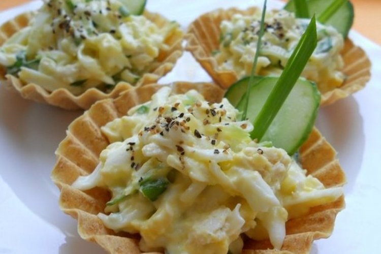 Tartlets with Cucumber and Processed Cheese