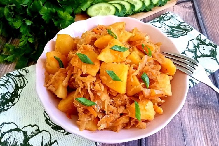 Col estofada con patatas
