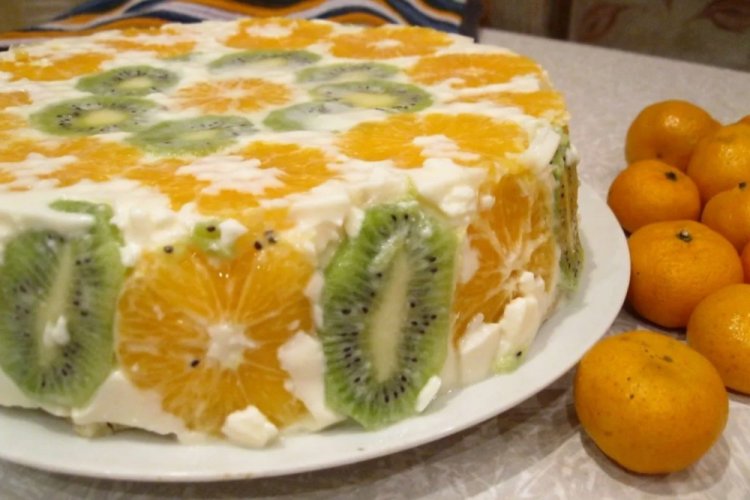 Tarta de crema agria con frutas