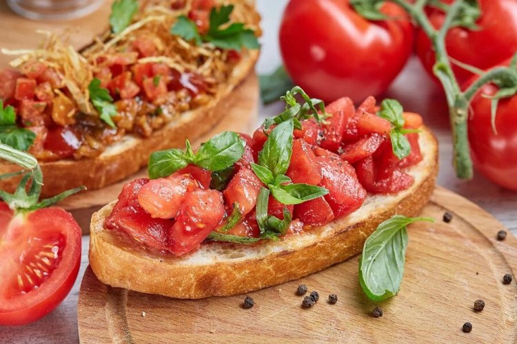 Bruschettas with Tomatoes and Basil