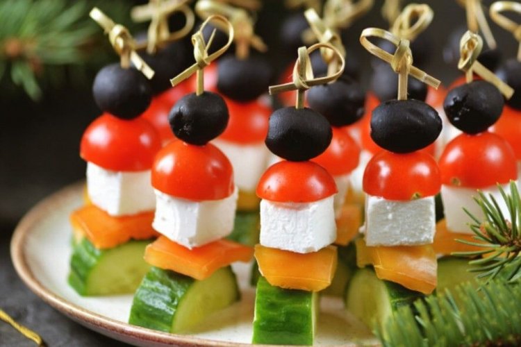 Canapés with Vegetables and Feta Cheese