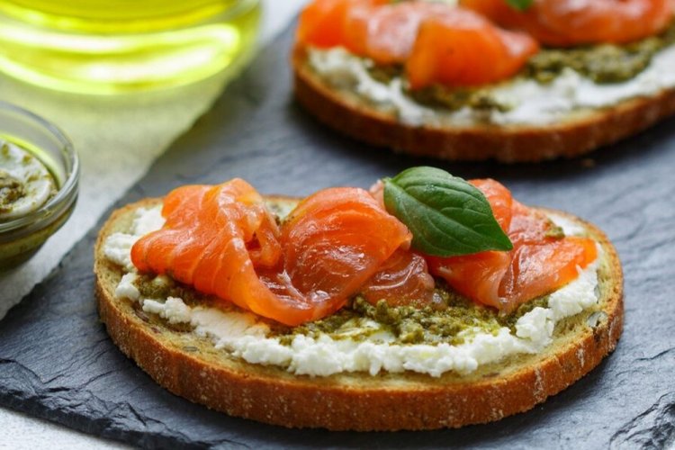 Salmon and Pesto Sandwiches