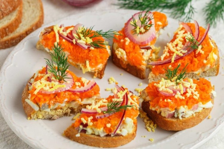 Herring and Carrot Sandwiches