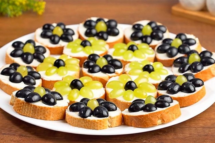 Feta and Grape Sandwiches