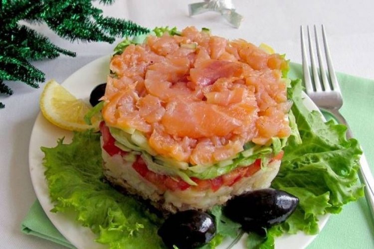 Layered Salmon and Vegetable Salad