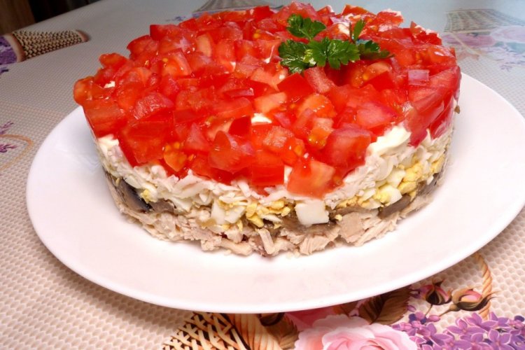 Layered Chicken, Mushroom, and Tomato Salad