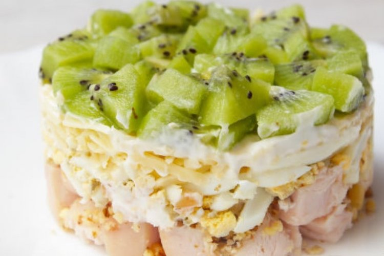 Layered Turkey and Kiwi Salad for New Year's