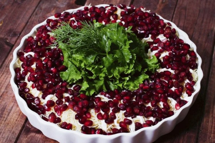 Layered Beef and Pomegranate Salad