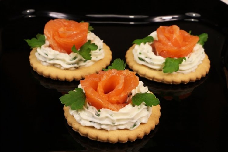 Salmon Appetizer on Crackers