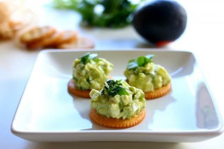 Avocado Salsa on Crackers