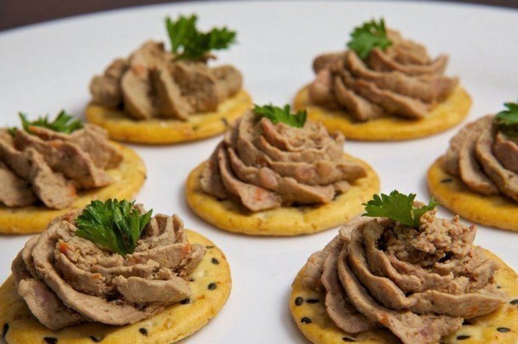Chicken Liver Pâté on Crackers