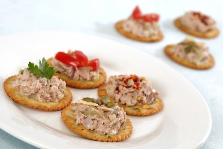 Tuna and Olive Appetizer on Crackers
