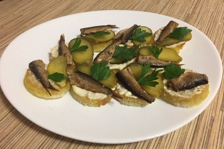 Sprat Canapés on Crackers