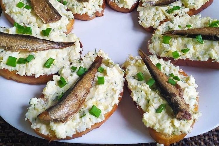 Sprat Bruschetta with Processed Cheese