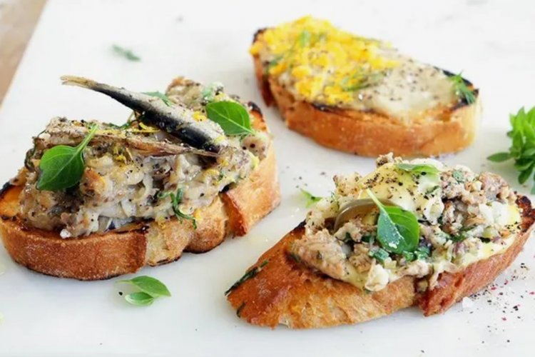 Sprat Bruschetta with Onion and Cucumbers