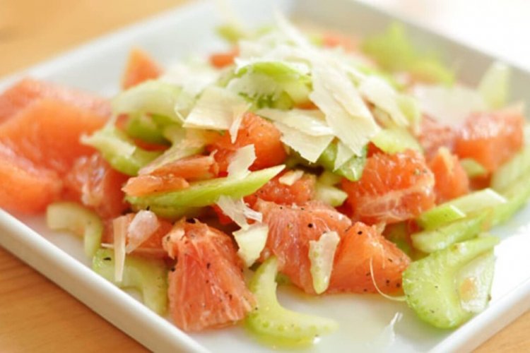 Ensalada de pomelo y manzanas