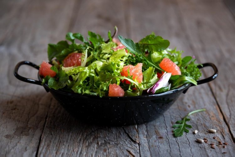 Ensalada verde con pomelo