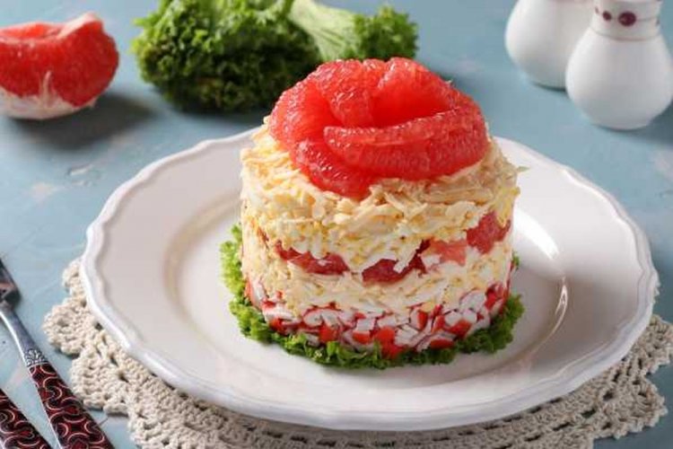 Ensalada de palitos de cangrejo y pomelo