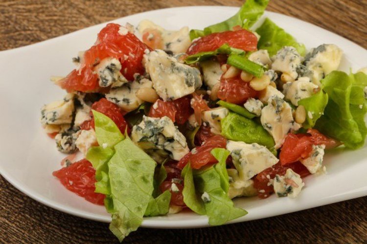 Ensalada de pomelo y queso azul