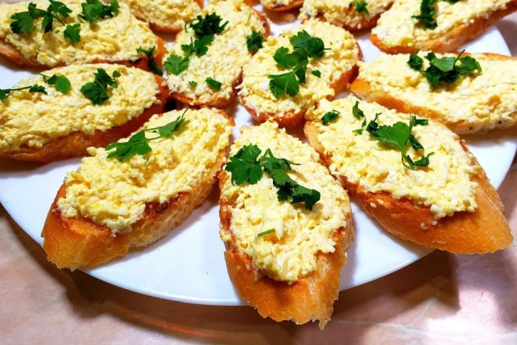 Jewish Salad with Walnuts