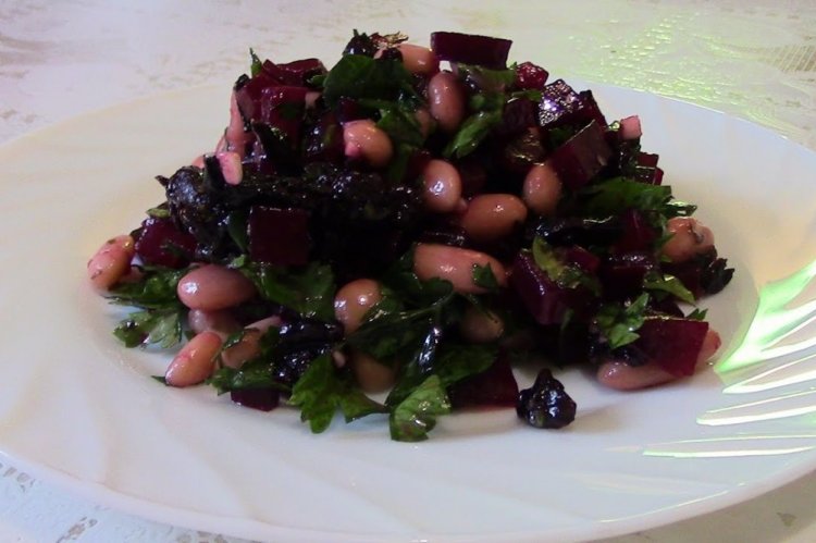 Beetroot Salad with Beans and Prunes