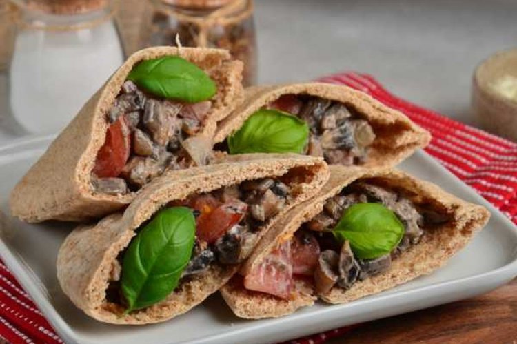 Pita con champiñones y queso