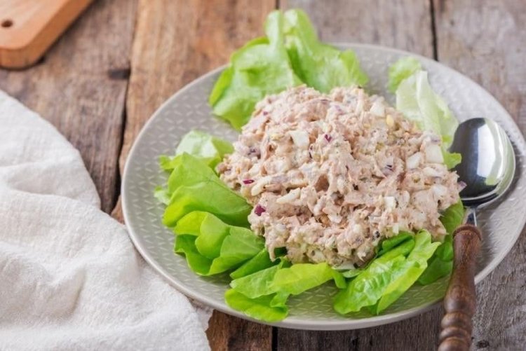 Keto Salad with Tuna and Cheese
