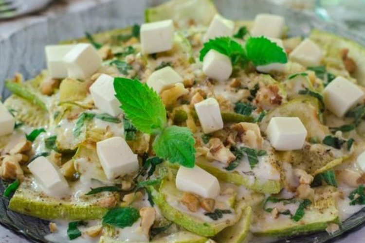 Keto Salad with Zucchini