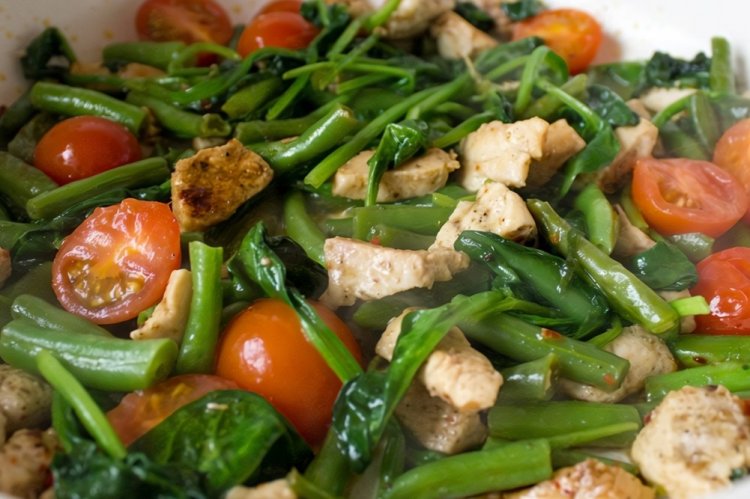 Keto Salad with Chicken and Green Beans