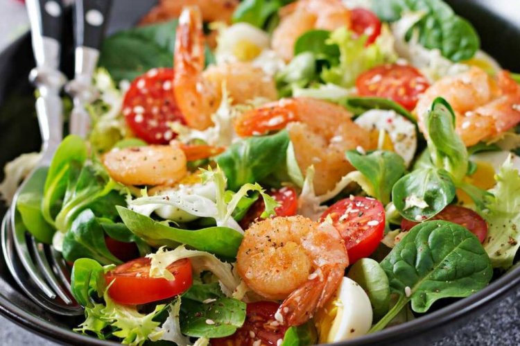 Salad with Chicken and Shrimp
