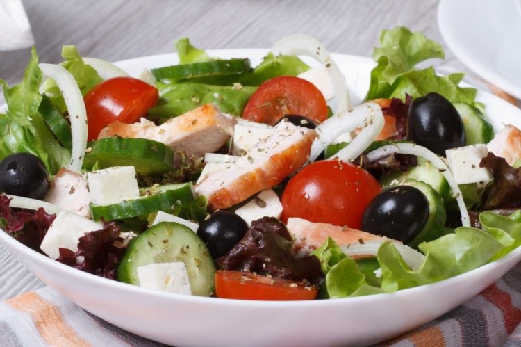 Keto Salad with Chicken and Feta