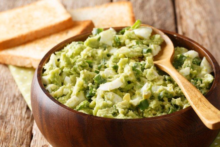 Ensalada de aguacate y huevo