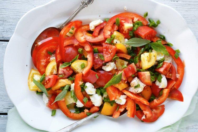 Ensalada de tortilla y pimiento morrón