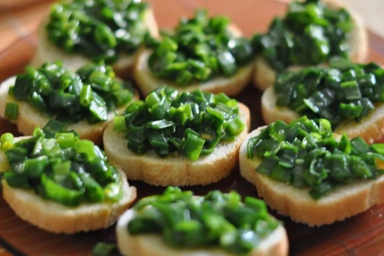 Lentil Sandwiches with Cucumbers and Green Onions