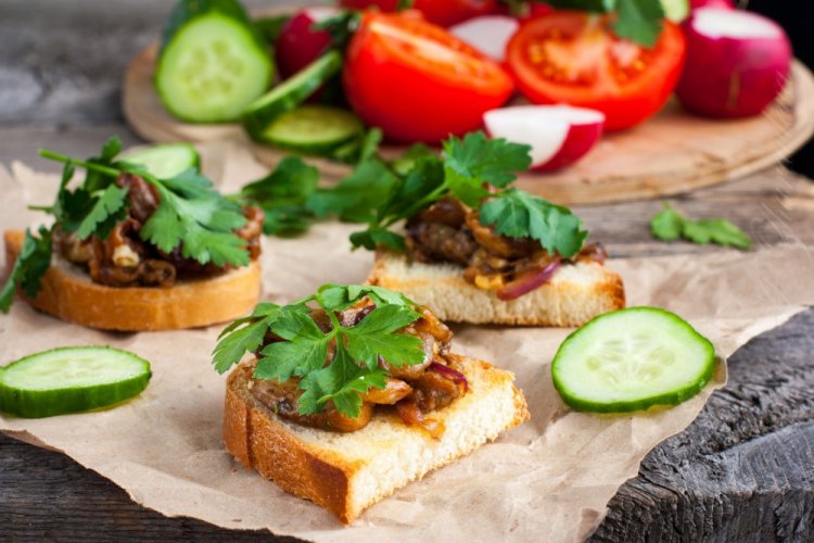 Lentil Sandwiches with Mushrooms