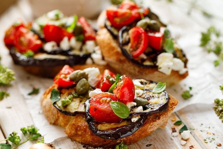 Sandwiches with Eggplant and Cherry Tomatoes