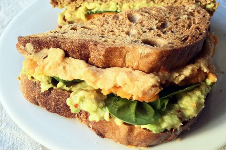 Lentil Sandwiches with Hummus and Pumpkin