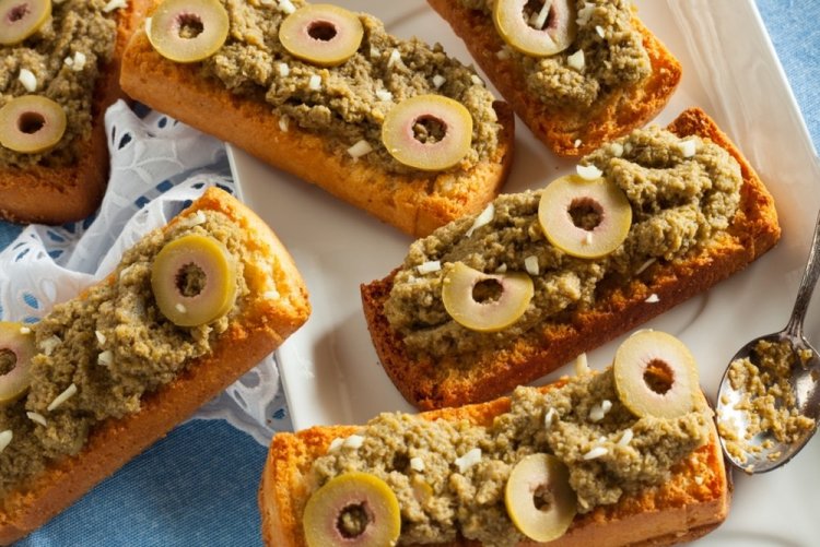 Lentil Sandwiches with Olive Paste
