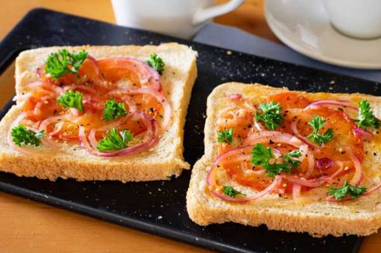 Hot Sandwiches with Tomatoes and Onions