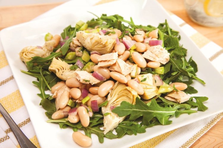 Ensalada de alcachofas, atún y judías