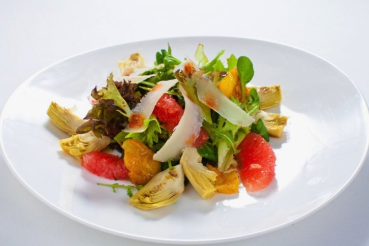 Ensalada de alcachofas y pomelo