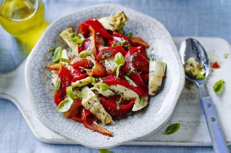 Ensalada de alcachofas y pimiento asado
