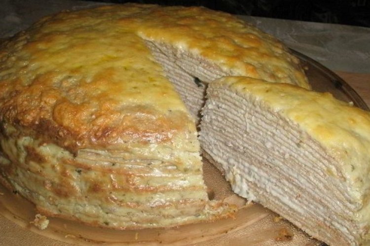 Tarta salada de blinis con paté de arenque
